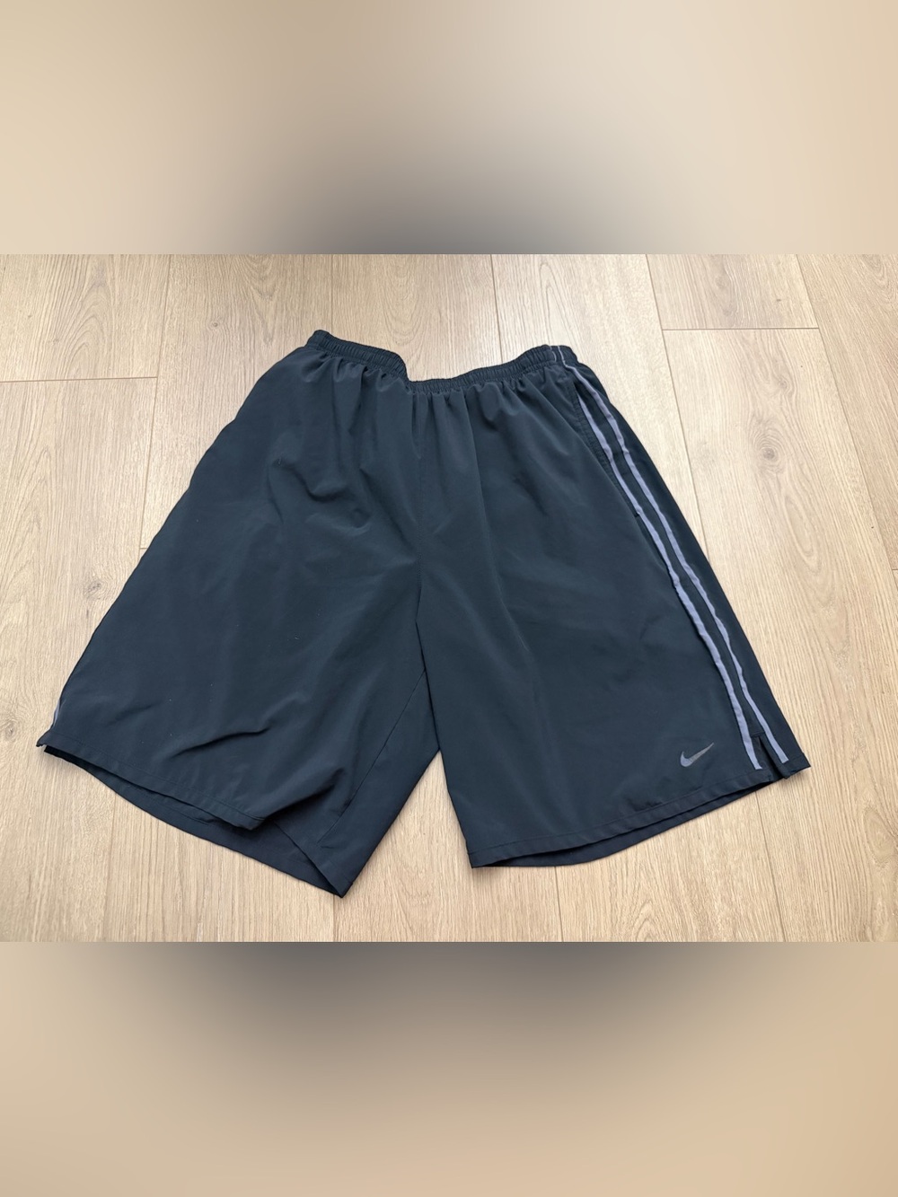 Nike Men’s Black Athletic Shorts with Reflective Stripe fit dry size medium
